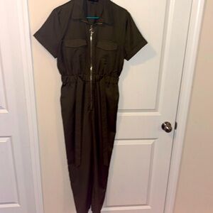 Eilly Bazar
Jumpsuit 
Size Large